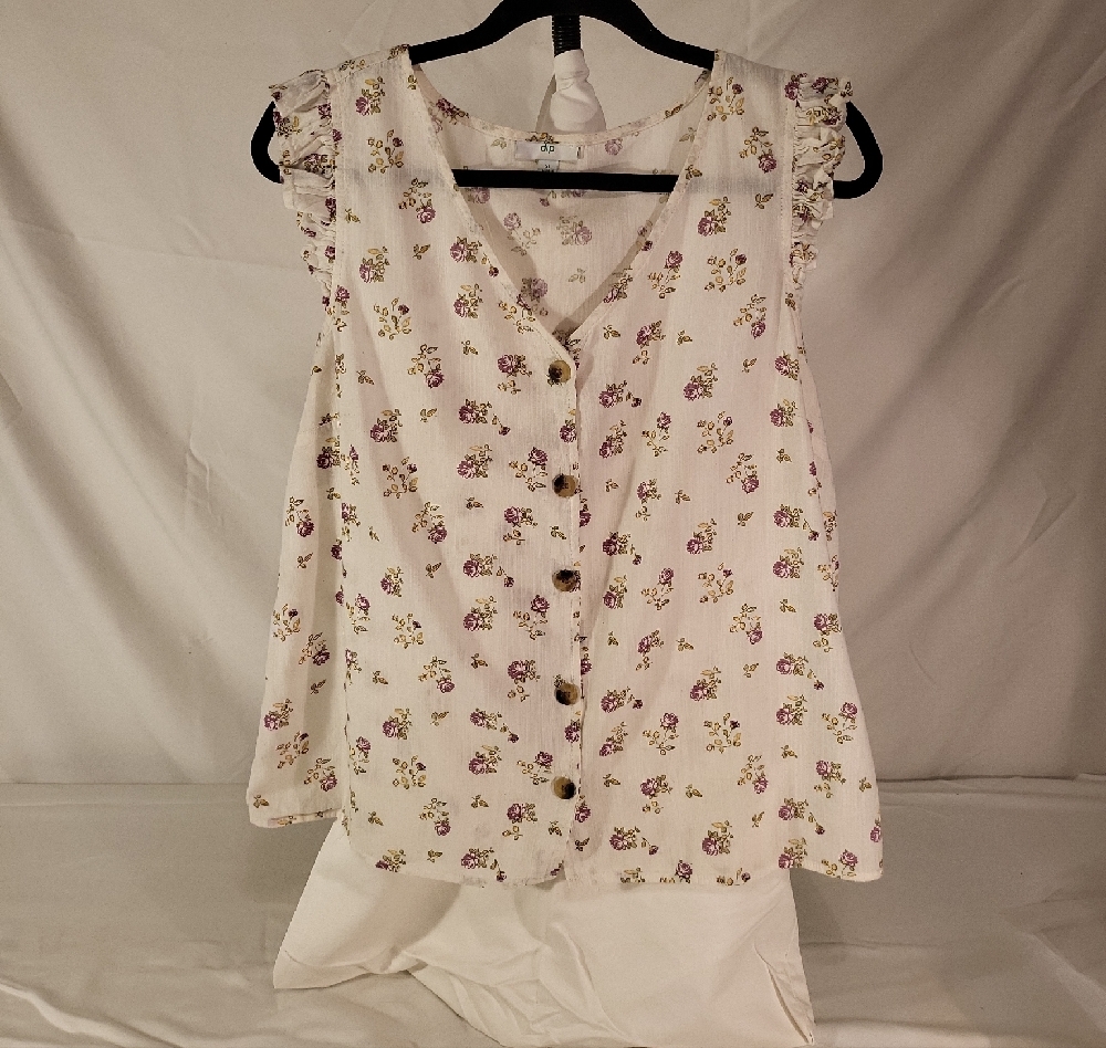 Floral Button-Down Sleeveless Blouse #0164